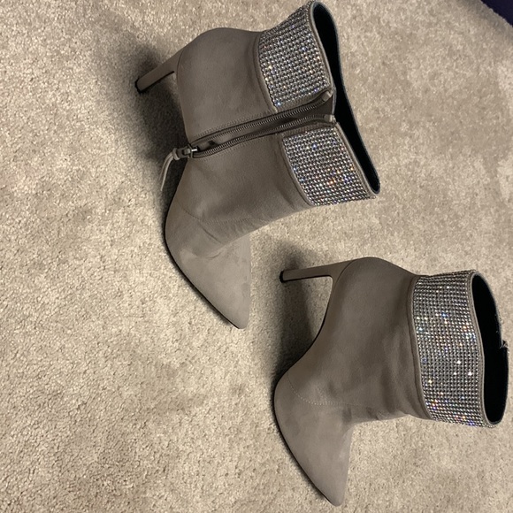 Brand new Stuart Weitzman size 7.5 Highbeams fossil - Picture 4 of 6